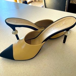 💯 authentic Chanel heels